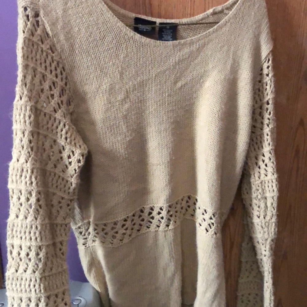 Size medium woman’s sweater
